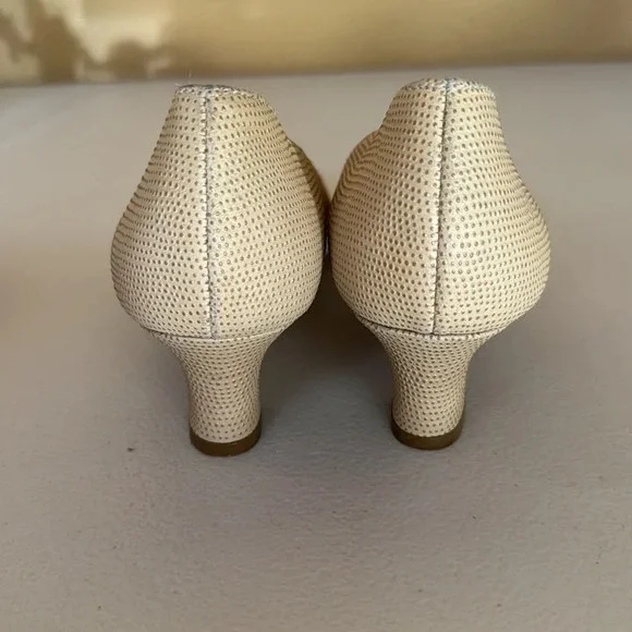 Bruno Magli Pumps Shoes Leather Heels Texture Beige Designer Women’s Sz 6 B - Picture 4 of 8